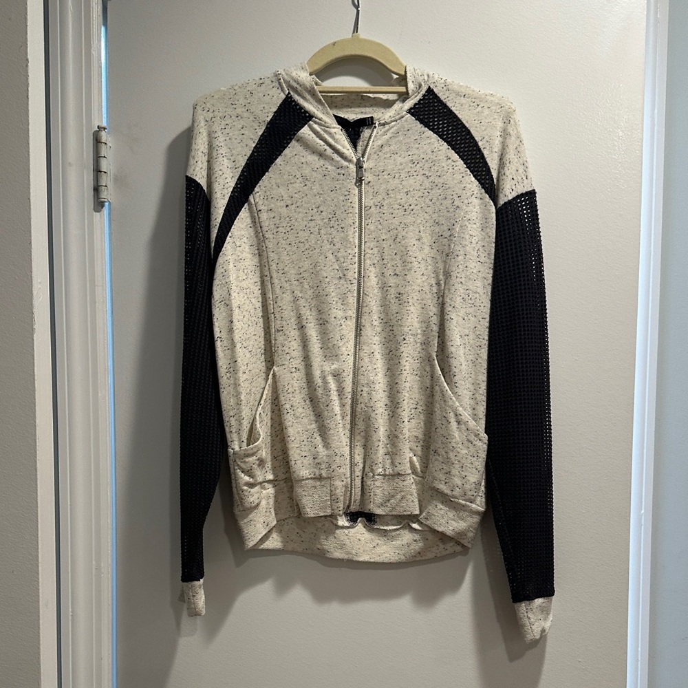 NWT  Womens Cream and Black Zip-Up